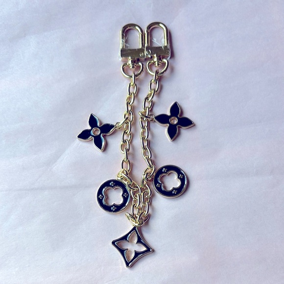 🌷 GORGEOUS CHARM BRACELET 🌷NWOT 🌷 - Picture 1 of 16